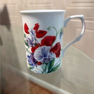 - - Brand New Beutiful Multicolor Floral Stechcol Mug .